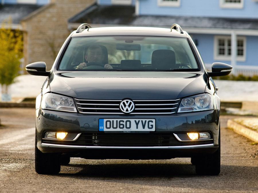  Volkswagen Passat Variant 2010 года  (UK) (фото 16 из 16)
